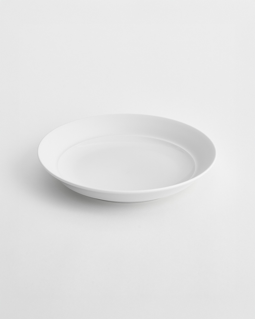 Flacher Teller, hoher Rand