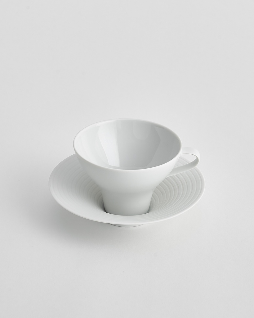 Kaffee- und Teetasse mit hohem Unterteller Ø165